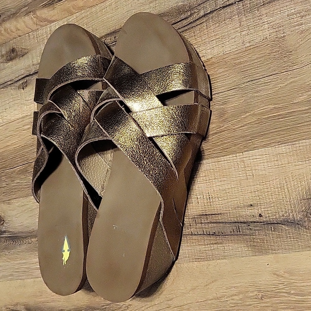 Volatile size 10 wedges